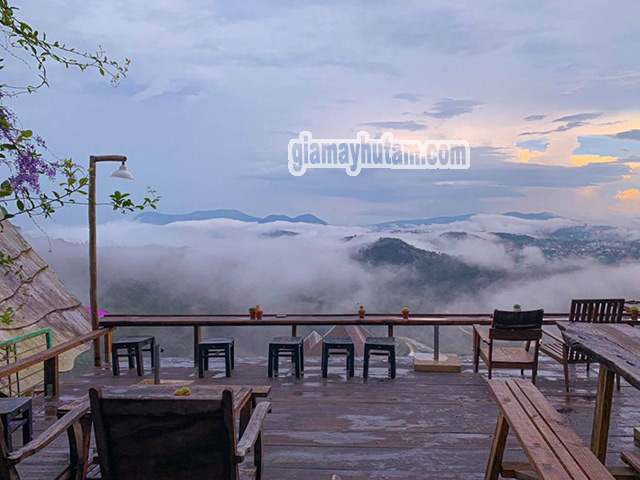 Cheo Veooo Cafe sở hữu view rừng núi mê mẩn